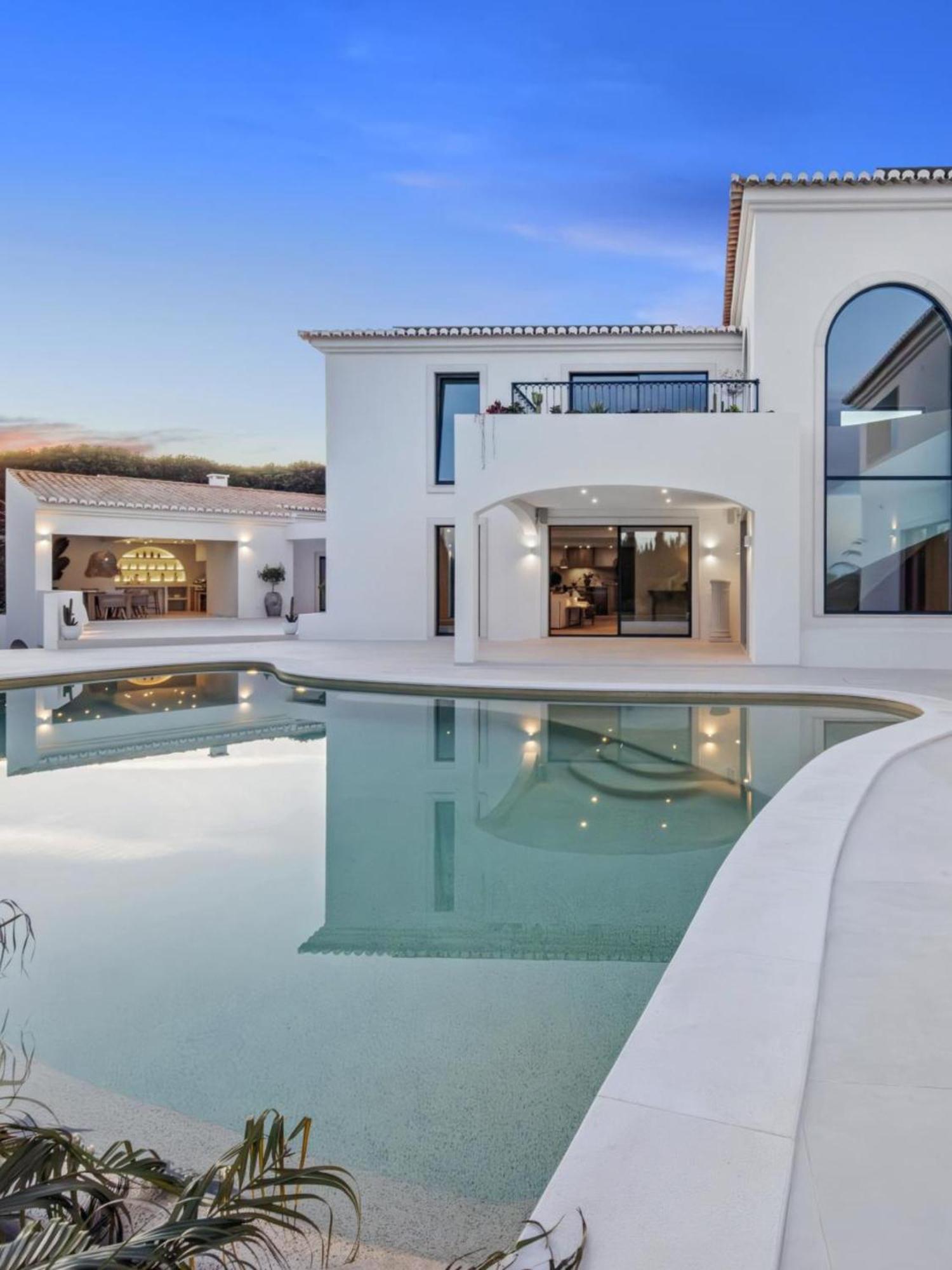 Holiday home Exclusive And Elegance Seni, Pool *