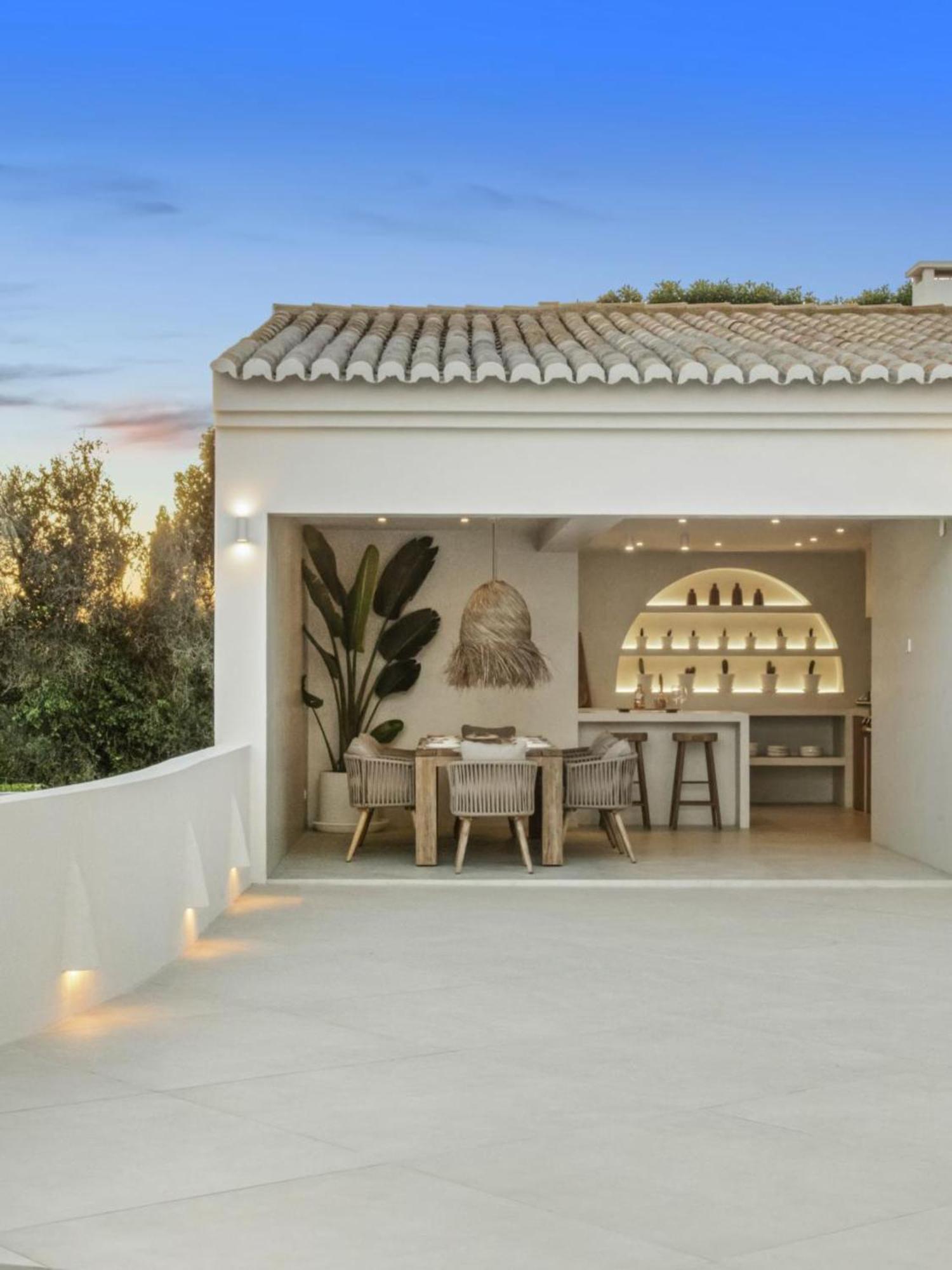 Exclusive And Elegance Seni, Pool Holiday home *
