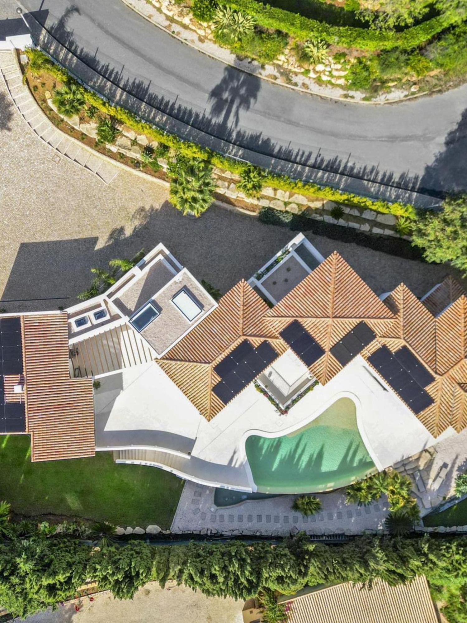 Exclusive And Elegance Seni, Pool * Lagos